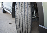 右前タイヤ:新品タイヤ交換済みダンロップ:グラントレックPT5!タイヤパンク保証プログラム販売中!もしもの時にタイヤ4本新品交換!詳細はスタッフまで!※ホイールロックナットは展示用です。
