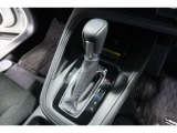 扱いやすい位置に配置されたフロアオートマチックです☆CVTを採用で滑らかでスムーズな走りが楽しめますよ♪