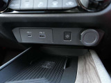 USB電源ソケット(タイプA 1個、タイプC 1個) 、ワイヤレス充電器装備