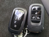 スマートキー付!キーを取り出さなくてもドアロックの施錠・開錠、エンジンの始動が出来ます!雨の日や荷物の多い日にとても便利ですね♪