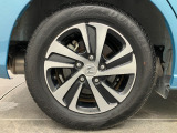 純正のアルミホイールが足元を飾ります!サイズは185/65R15