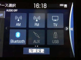 【Bluetooth機能付き】・・・ハンズフリー機能とスマートフォンにインストール済の音楽を聴くことができます。