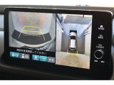 純正のマルチビューカメラが装備されています!上から見下ろしたような視界のカメラが駐車をサポートします!