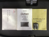スマートキーは鍵をバッグに入れたままでもドアロックの開閉やエンジンのON・OFFができます。夜間や雨の日も鍵を探さなくて良いので便利です。