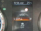 【VDC】滑りやすい路面などでのハンドル操作で車両が横滑りしそうになると、ブレーキおよびエンジン出力を制御し車両の安定性を向上させる。