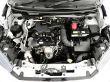 【エンジンルーム】・・・内外装だけでなくこちらもクリーニング済み。 納車までにもう1度しっかり点検いたしますので、安心してお乗りいただけると思います。