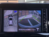 アラウンドビューモニター。上空から見下ろしているような映像で、スムースな駐車をサポートします。