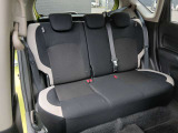 広さたっぷり、ゆったり座れる後席シート