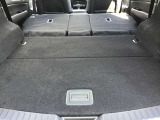 後部座席を倒すとかなりの広さがあり大きな荷物もラクラク積めますよ!