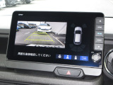 バックをするとき自動でリアの様子が映る『リアカメラ』付き! ナビ画面で確認しながらバックができますから安心ですね。でも、目視も大切ですよ!安全第一でお願いします!