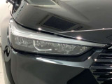 LEDヘッドライトは、点灯の瞬間から最大光量を発揮し、突然暗くなるトンネルなどでの安定感を高めます。