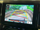 【バックカメラ】駐車時に後方がリアルタイム映像で確認できます。大型商業施設や立体駐車場での駐車時や、夜間のバック時に大活躍!運転スキルに関わらず、今や必須となった装備のひとつです!