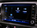CD、DVD、Bluetooth、AM、FM、AUX、スマートフォン接続ができます。