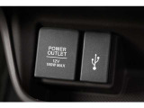 アクセサリーソケットは基より、USBジャックが付いており、車内でもスマートフォン等の機器へ充電可能です♪