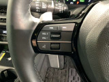 ステアリングにオーディオ操作スイッチが付いています。オーディオ画面に直接タッチしなくても操作が出来ますので、運転に集中できます。