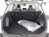 広々としたラゲージスペースを備えています。大きなものや長さのある荷物もしっかりと積み込めます。