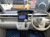 スイッチ類や収納スペースを使いやすく機能的に配置されたインパネです。