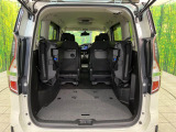 後席を格納すると、これだけの広さが!シーンに合わせたシートアレンジで、大きな荷物も積むことが出来ます♪