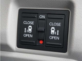 ◆両側電動スライドドア◆狭い駐車場でも乗り降りが楽々♪お子様が隣の車にドアを当ててしまう心配もございません!小さなお子様連れの方もこれで安心。
