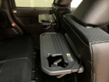 後部座席用のテーブルを装備しています★とても便利な装備ですよ♪
