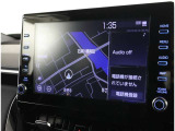 純正ナビを装備。タッチパネル式で使いやすく、お出かけもラクラクです。