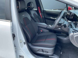 運転席は座り心地が良く快適にドライブをしていただけます。