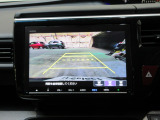 バックカメラの画像です。ガイドラインがスムースな車庫入れをサポートいたします!車庫入れの安心感がアップしますね☆