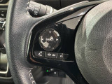 ステアリングにオーディオ操作スイッチが付いています。オーディオ画面に直接タッチしなくても操作が出来ますので、運転に集中できます。