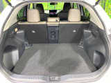 普段のお買い物や通勤、送迎等に十分な荷室スペースを確保しております。セカンドシートを倒すと、大きな荷物の積載も可能です♪