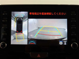 パノラミックビューモニター付きです。車両を上から見たような映像をモニター画面に表示。運転席からの目視では見にくい、車両周辺の状況をリアルタイムでしっかり確認できます。