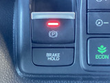 電子パーキングブレーキ、ブレーキホールド搭載!パーキングブレーキは手動で解除スムーズな発進が可能。ブレーキホールドは停車中に、ブレーキペダルを踏み続けなくても、自動的にブレーキを保持する機能です。