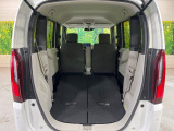 普段のお買い物や通勤、送迎等に十分な荷室スペースを確保しております。セカンドシートを倒すと、大きな荷物の積載も可能です♪