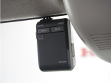 ◆ドライブレコーダー◆映像・音声などを記録する自動車用の装置です。 もしもの事故の際の記録はもちろん、旅行の際の思い出としてドライブの映像を楽しむことができます。