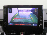 車両後方の映像を映すバックモニター。進路を確認しながら安全に車庫入れできます。