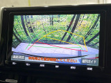 【バックカメラ】駐車時に後方がリアルタイム映像で確認できます。大型商業施設や立体駐車場での駐車時や、夜間のバック時に大活躍!運転スキルに関わらず、今や必須となった装備のひとつです!