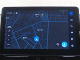 ディスプレイオーディオ(コネクティッドナビ対応)PLUS搭載。T-Connectご契約で2028年5月まで無償で利用できるナビ(期限到来後は有償)と、解約後も利用できる車載ナビが搭載されています。