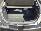 リアシートも簡単格納ができ、大きな荷物もらくらく収納できます!