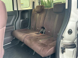 【 セカンドシート 】2列目も広々お乗りいただけます。
