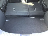 トランクルーム!リアシートは片方ずつ倒せます。乗車員数や積む荷物に応じてアレンジが可能ですので多彩に使えてとても便利です。