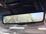 【デジタルインナーミラー】後席の大きな荷物や同乗者で後方が確認しづらい時でも安心!カメラが撮影した車両後方の映像をルームミラー内に表示。クリアな視界で状況の確認が可能です!