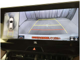 パノラミックビューモニター装備!トップビュー&フロントビュー・車両に取り付けたフロントとサイドとバックのカメラ映像を合成して画面上に表示させることで、低速時の運転を補助する装置です。