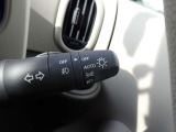 オートライト機能が装備されており暗い場所に入ると車両が検知しライトのON・OFFを自動的に切り替えてくれますので非常に便利な装備です♪
