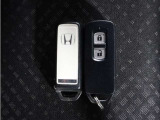 ◆スマートキー◆カギをバッグやポケットに入れたままでもドアロックの開閉ができる『スマートキー』付き!雨天や暗くなってもカギを取り出す必要がなくドアの開錠&エンジンも始動できます