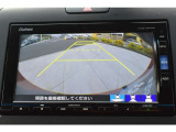 バックカメラが装備されており、後方の安全確認はもちろんのこと狭い場所での駐車や雨の日・夜間など視界の悪いコンディションでのストレスの軽減にもなります!