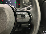 クルーズコントロールが装備されており、速度設定をするだけで一定の速度で自動走行が可能!!一定速度の走行なので燃費の向上やアクセルペダルを踏む必要が無いので長距離ドライブが快適になります!!