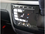 スタイリッシュなデザインのインパネ。各操作スイッチは使いやすい位置に配置されてます。