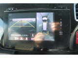 バックカメラを搭載しておりガイドラインも表示されますので車庫入れも安心ですね♪