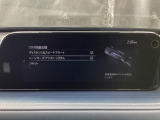 ハンドル操作をアシストすることにより車線からの逸脱回避を支援します。