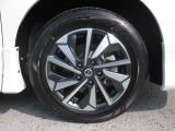 純正のアルミホイール装着です