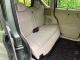 後部座席も気になるようなキズ・汚れやへたり等、大きなダメージはなく、良好な状態です。